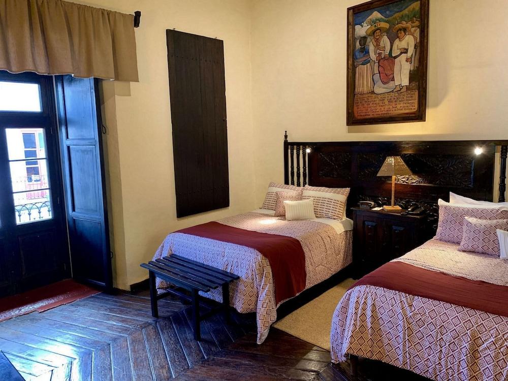 Hotel Mansion Iturbe Пацкуаро Экстерьер фото