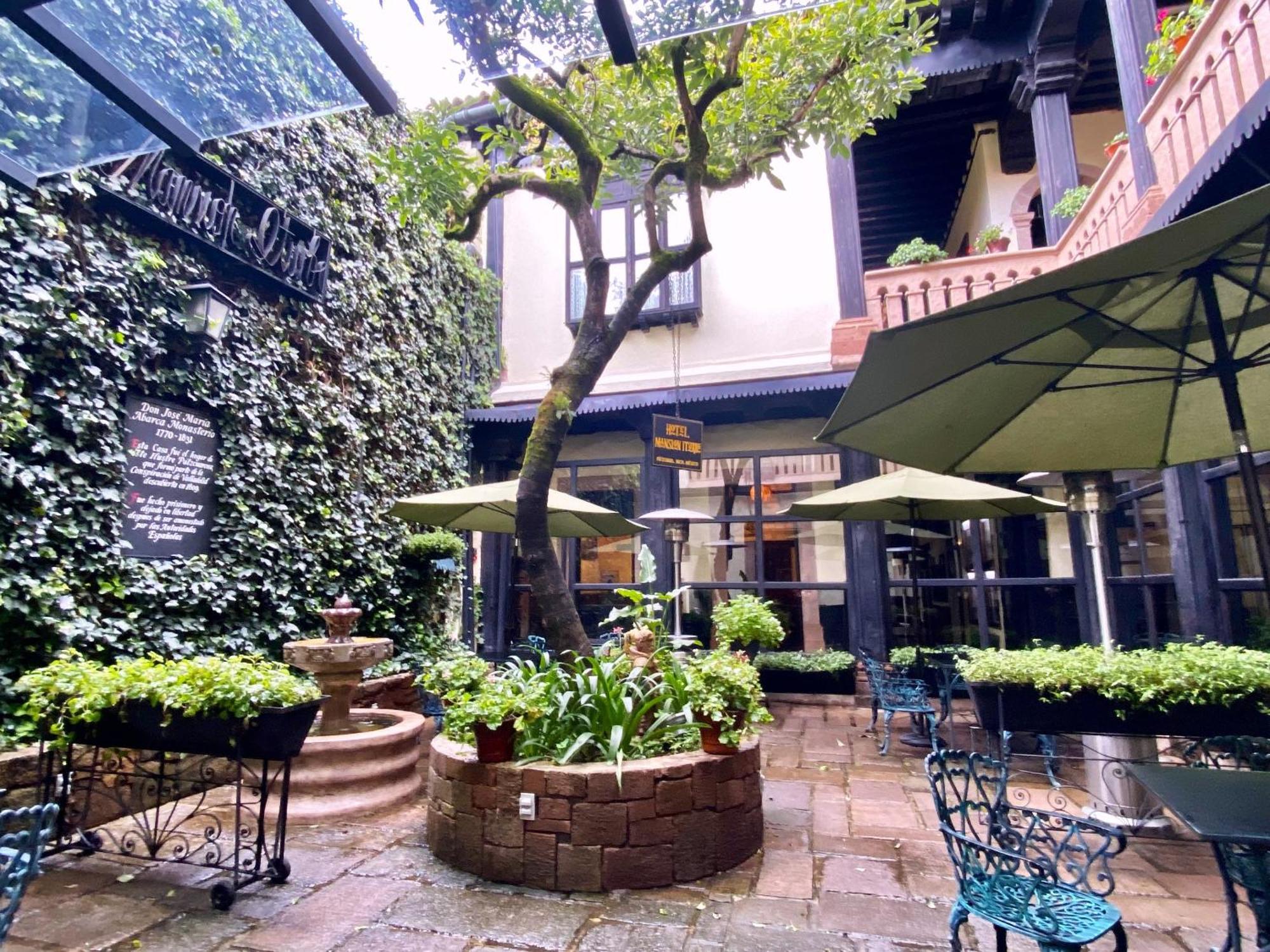 Hotel Mansion Iturbe Пацкуаро Экстерьер фото